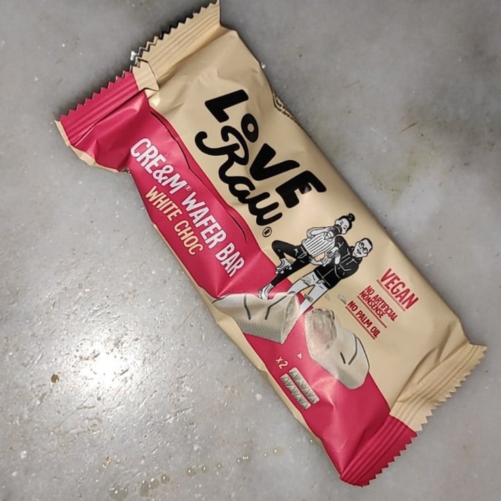 review photo of LoveRaw Cre&m Wafer Bar White Choc shared by @vegansaturn on 21 Oct 2021 - review