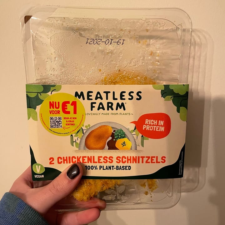 photo of Meatless Farm Chickenles schnitzels shared by @smileypotato on  25 Nov 2021 - review