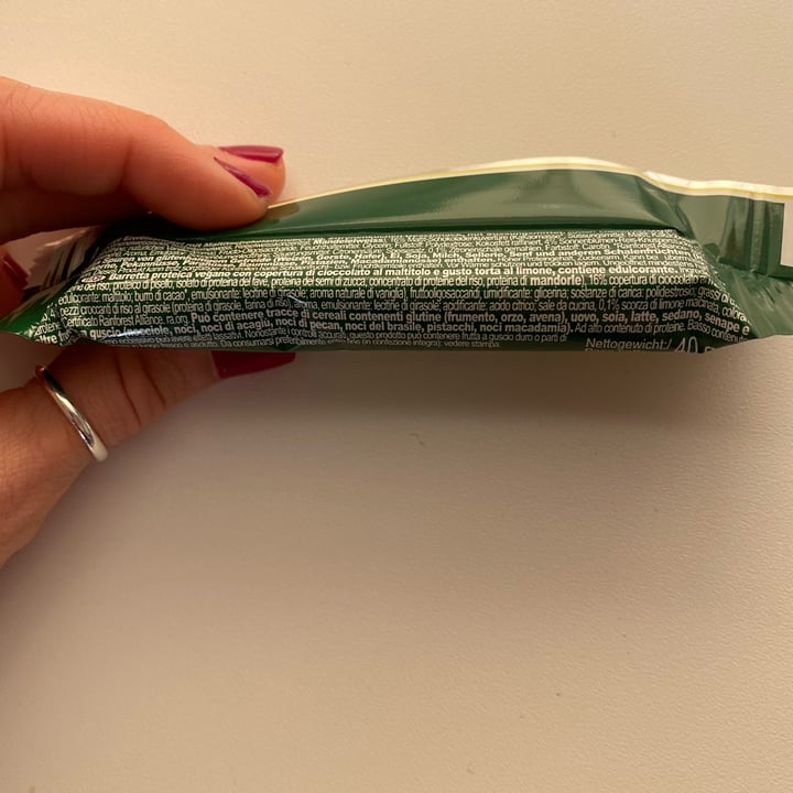 photo of Vegan Protein Bar  gusto torta Limone shared by @theredhead on  27 Oct 2022 - review
