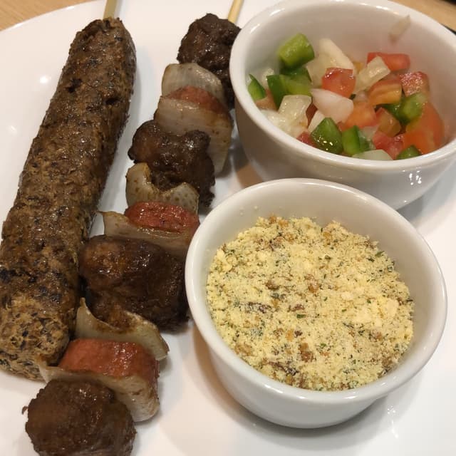 Foto del piatto “Kafta e espetinho vegano”