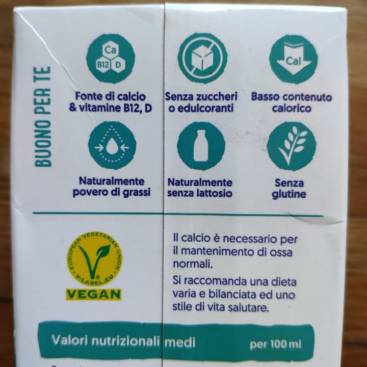 review photo of Alpro Bevanda Al Cocco Senza Zuccheri shared by @mikutheclown on 15 Jun 2022 - review
