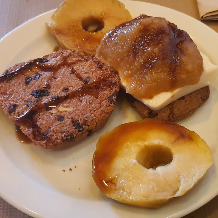 review photo of El Manglar Manzana con galleta y con requeson shared by @garcialorca on 26 Nov 2021 - review