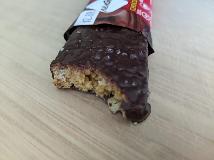 photo of NuGo Dark Chocolate Pretzel shared by @lcaro on  27 Aug 2022 - review