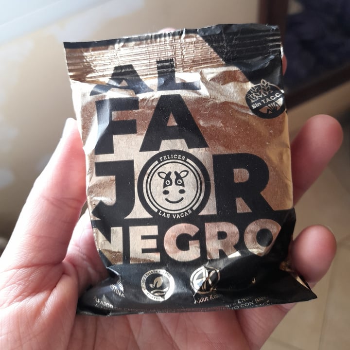 photo of Felices Las Vacas Alfajor Negro shared by @julyahum on  16 Jul 2022 - review