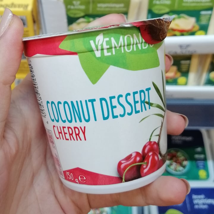 photo of Vemondo Coconut dessert cherry shared by @luiisaperfect on  17 Jun 2022 - review