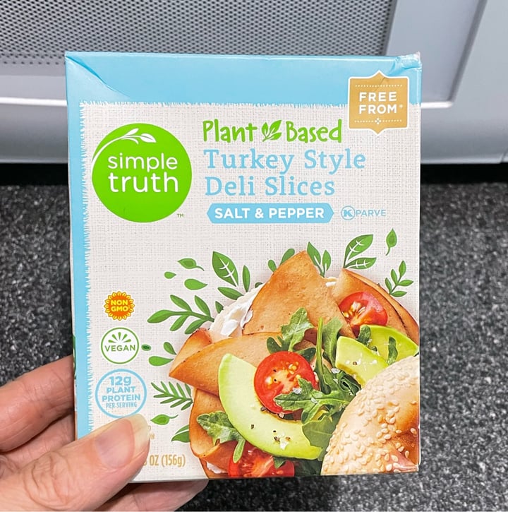 photo of Simple Truth plant based turkey style deli slices shared by @shmoopsify on  25 Oct 2022 - review