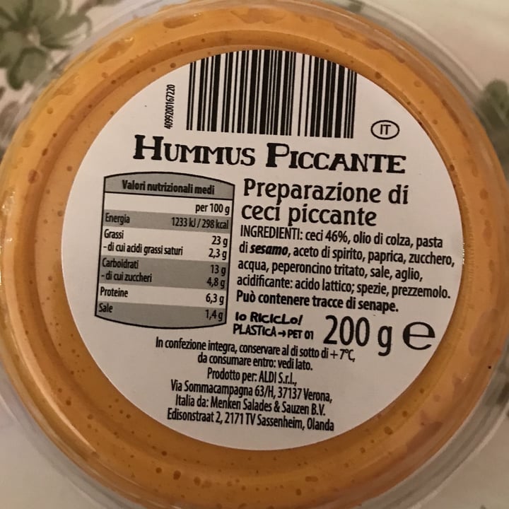 photo of ALDI Hummus piccante shared by @gaiabart on  03 Aug 2022 - review