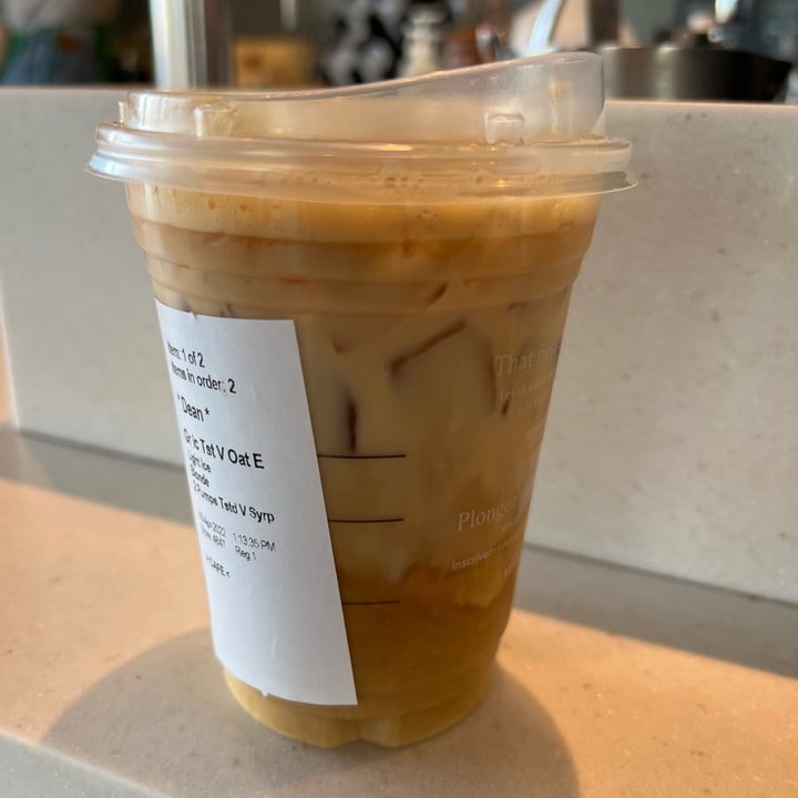 photo of Starbucks Iced Toasted Vanilla Oat Espresso shared by @veganmika on  17 Apr 2022 - review