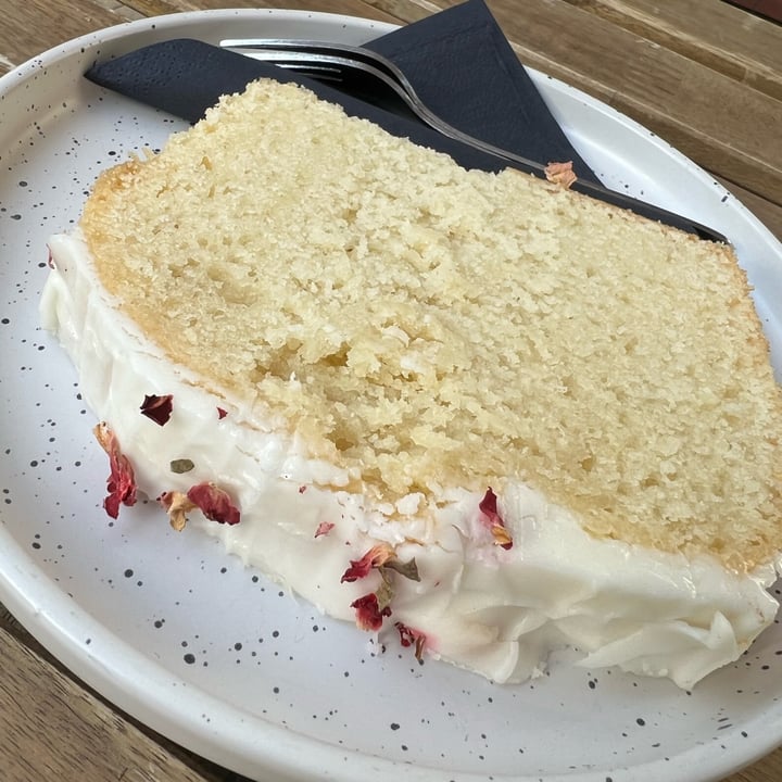 photo of blanco coffee Zitronenkuchen shared by @finefine on  30 Oct 2022 - review