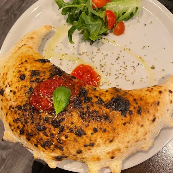 photo of La Stella Nera Calzone A love supreme shared by @fbradaschia on  27 May 2022 - review