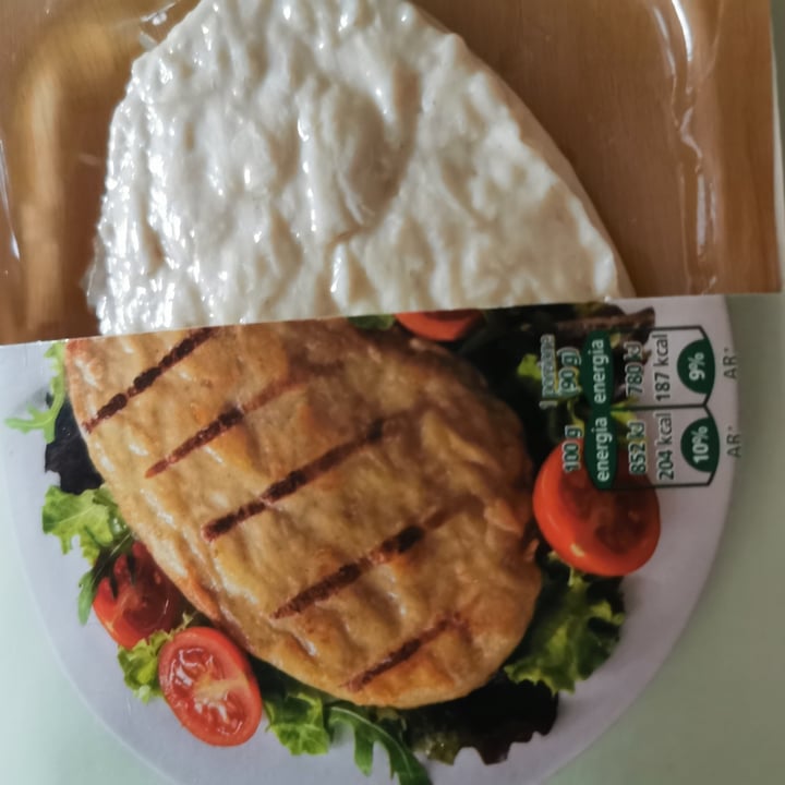 photo of Amo Essere Veg Chicken Piselli E Grano shared by @animalidasalvare7 on  24 Aug 2022 - review