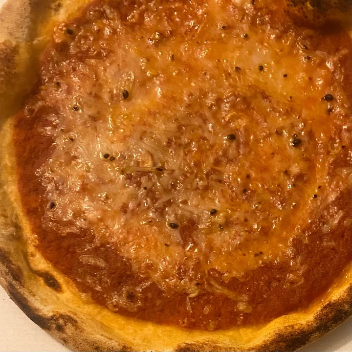 photo of Pizzarò Marinara con mozzarella vegana shared by @ilariacera on  18 Apr 2022 - review