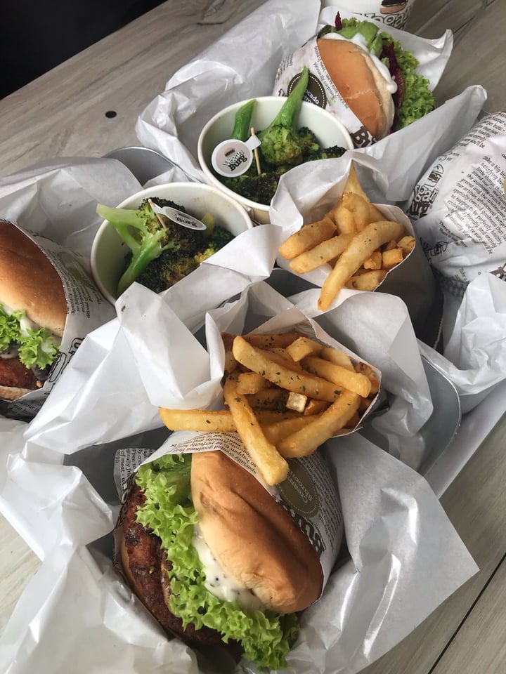 review photo of VeganBurg Singapore Avocado Beetroot Burger shared by @powzha on 08 Aug 2019 - review