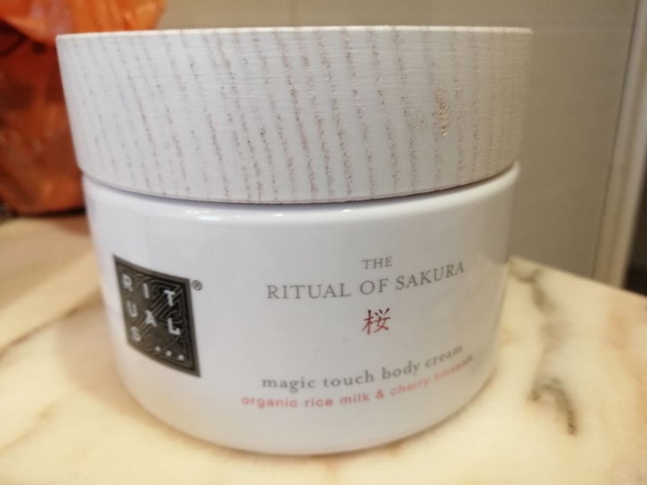 photo of Rituals Crema corporal The ritual of Sakura shared by @anagalleyda on  06 Mar 2020 - review