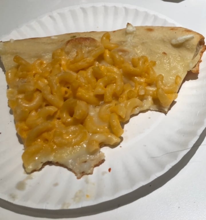 review photo of Screamer's Pizzeria Mac & Cheese Slice shared by @anacarlahd on 29 Feb 2020 - review
