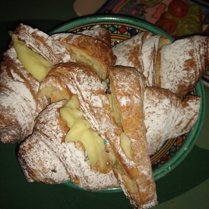 photo of Sablêe Vegana Croissant Rellena De Crema Pastelera shared by @muel on  24 Jun 2022 - review