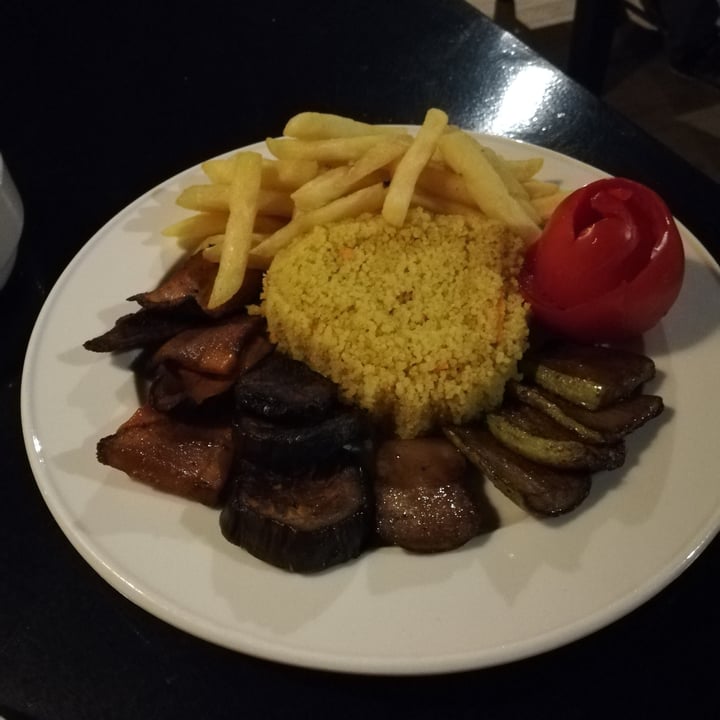 photo of Oasis marsa alam Couscous mit Grillgemüse und Pommes shared by @markus09 on  02 Nov 2021 - review
