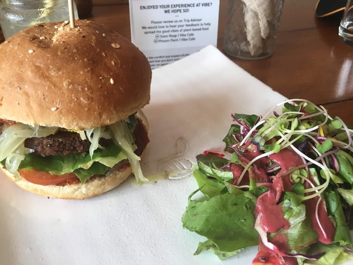photo of VIBE Cafe Nomad burger shared by @lennya68 on  20 Apr 2019 - review