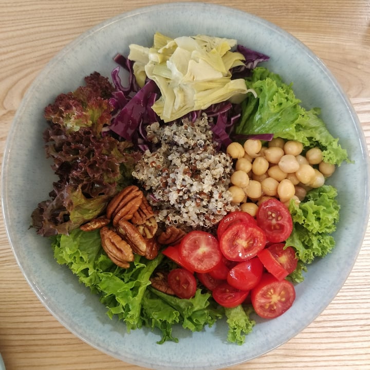 review photo of Bookworm Cafe Green Power Vegan Salad shared by @veggieinhongkong on 27 Nov 2020 - review