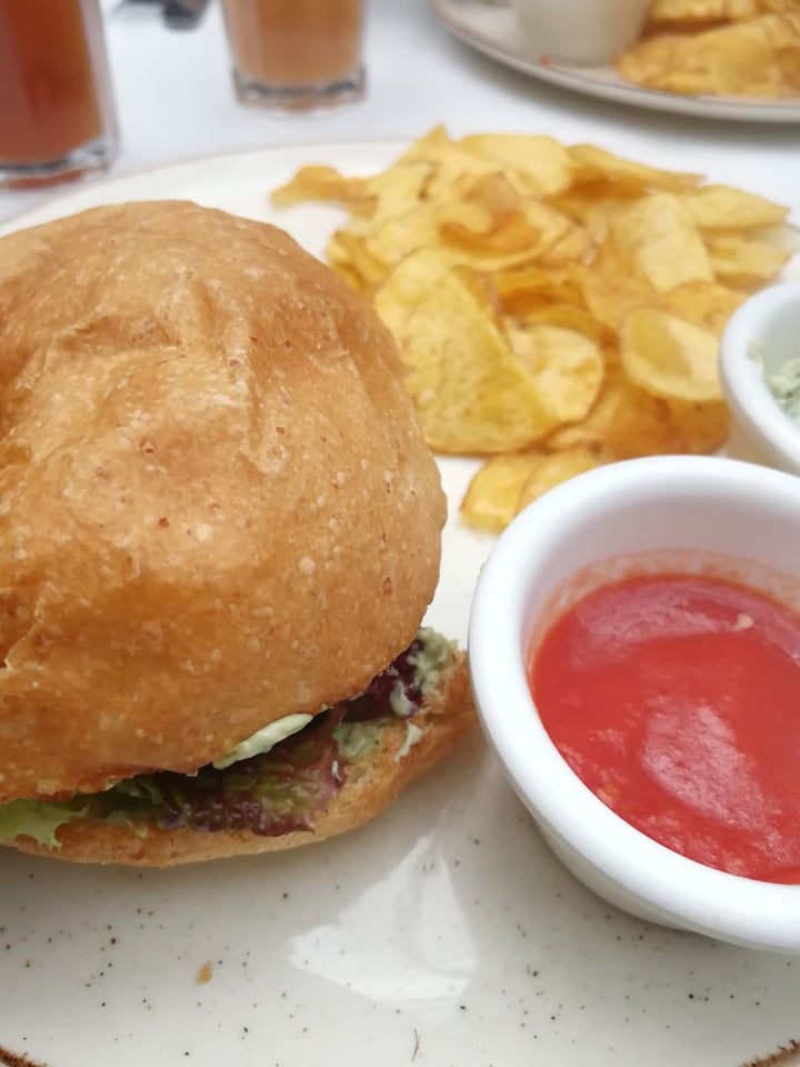 review photo of Hervíboro Cocina Vegana Hamburguesa de falafel shared by @lcamilagomez on 01 Oct 2019 - review