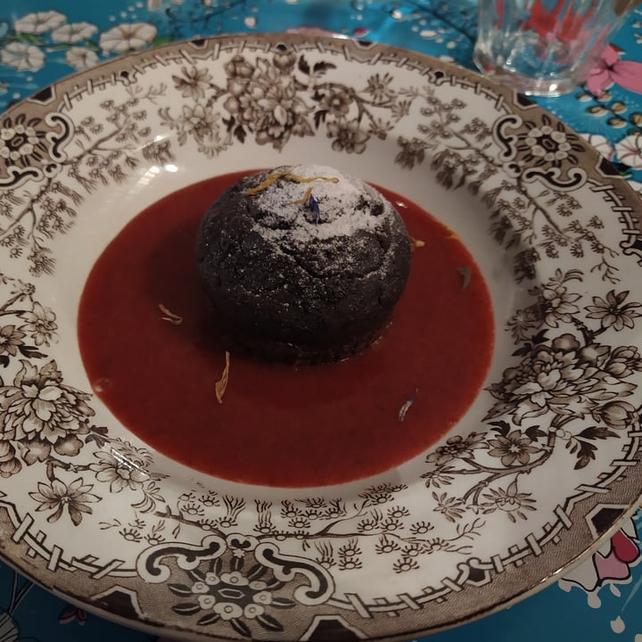 photo of Pitagora Locanda Vegana tortino al cioccolato con bagnetto di fragole e frutti rossi shared by @vegarebel on  02 May 2022 - review