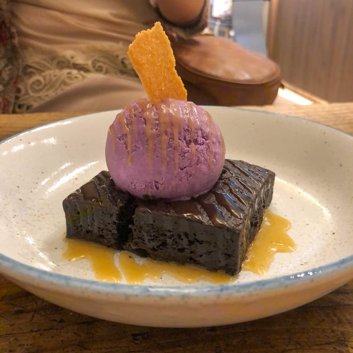 photo of Hvala CHIJMES Brownie and Ice Cream shared by @m1tch9i on  15 Aug 2022 - review