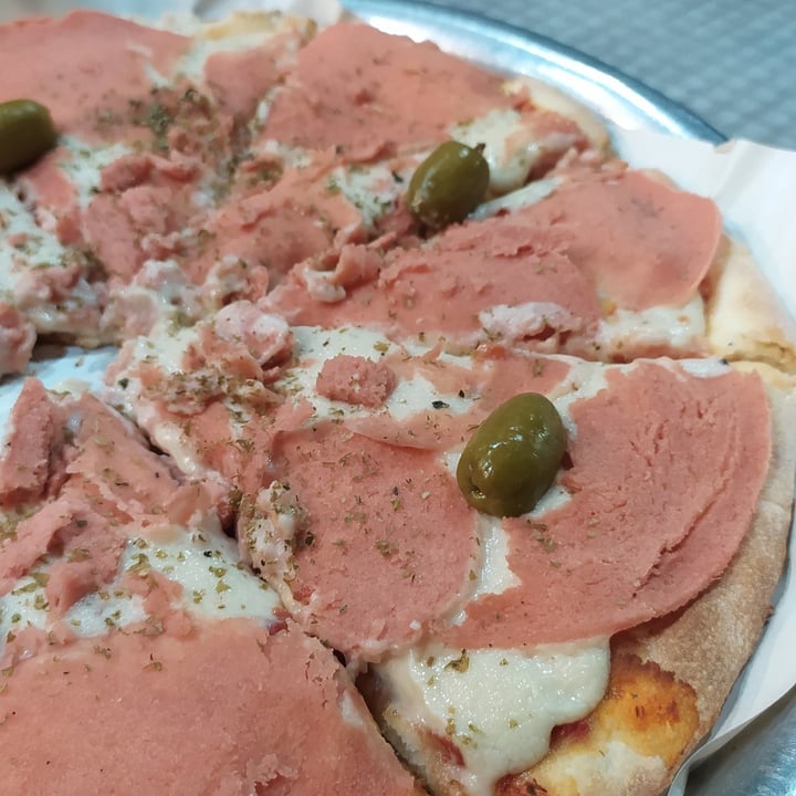photo of Pizzeria El Golpe Pizza Jamón Y Quesofu shared by @veritohosen on  02 May 2022 - review