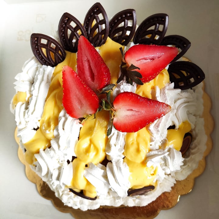 review photo of Zia ESTERINA GELATERIA Torta Chantilly Con Crema E Fragole shared by @stefanino on 09 May 2022 - review