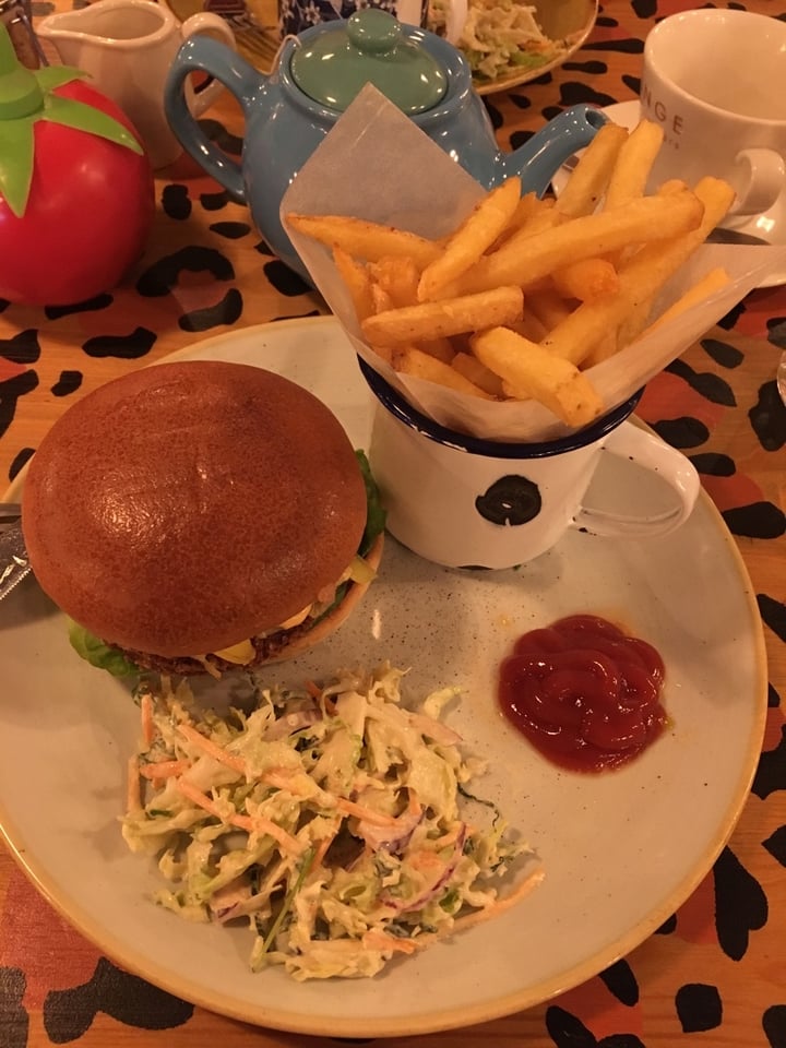 review photo of Molo Lounge Vegan Beyond Cheese Burger shared by @emmajv on 24 Nov 2019 - review