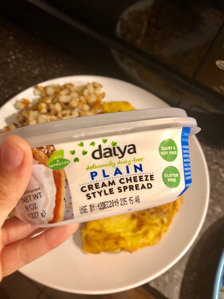 photo of Daiya Plain Cream Cheeze Style Spread shared by @alohaanimalsanctuary on  03 Jan 2020 - review