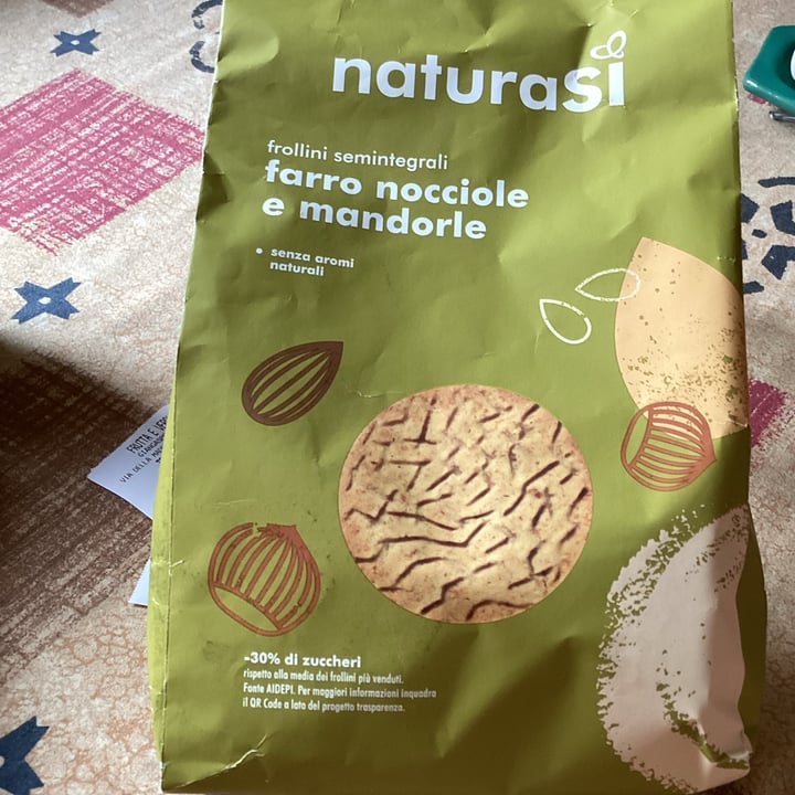 photo of Natura Sì Frollini Semintegrali farro nocciole e mandorle shared by @miroemisia2011 on  16 Sep 2022 - review