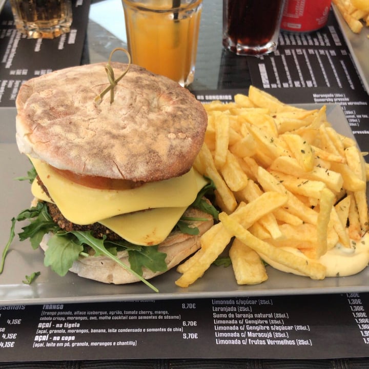 photo of Hamburgueria Fidalgo Vegan burger shared by @lahziesmann on  17 Aug 2021 - review