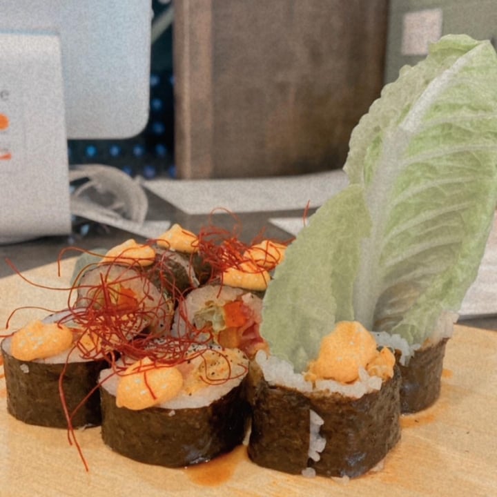 photo of Beyond Sushi spicy jackfruit roll shared by @isabelaferreiro on  16 Dec 2022 - review