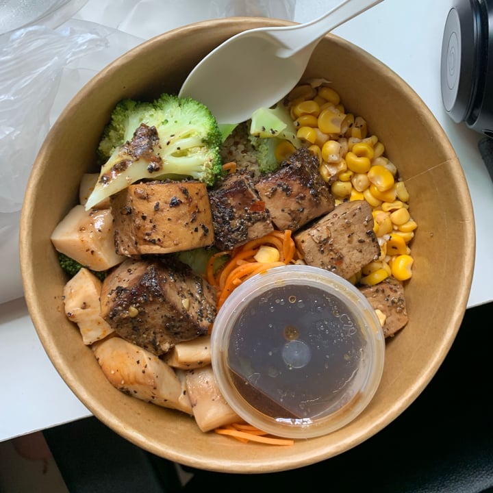 photo of Haakon Superfoods and Juice Basil Tofu & Quinoa Bowl shared by @avegangirl on  10 Sep 2020 - review