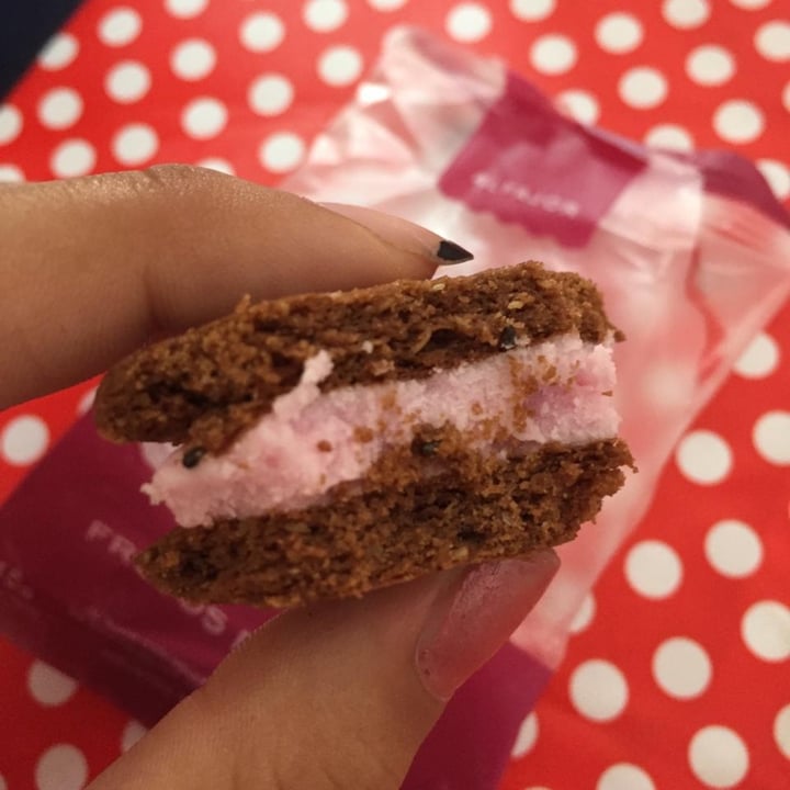 photo of Meltaím Alfajor de Frutos rojos shared by @rama96 on  09 Feb 2021 - review