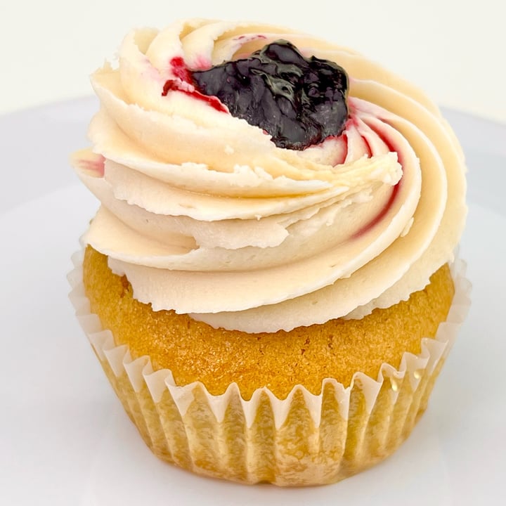 photo of Shoofly Vegan Bakery and Cafe Blueberry Maple Cupcake shared by @pdxveg on  05 Nov 2022 - review