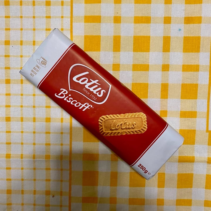 review photo of Lotus Lotus Biscoff Original Cookies shared by @valebruzzz on 15 Apr 2022 - review