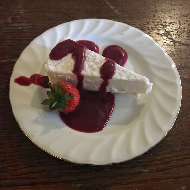 photo of Hank's Pub & Food Cheesecake shared by @veganphoebe on  02 Dec 2020 - review