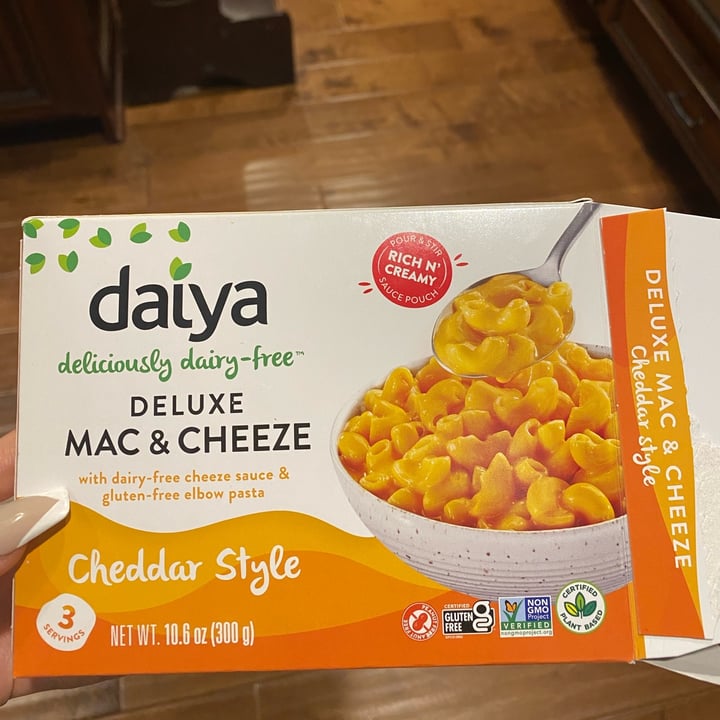 photo of Daiya delux mac and cheese cheddar style shared by @aurory on  29 Jun 2022 - review