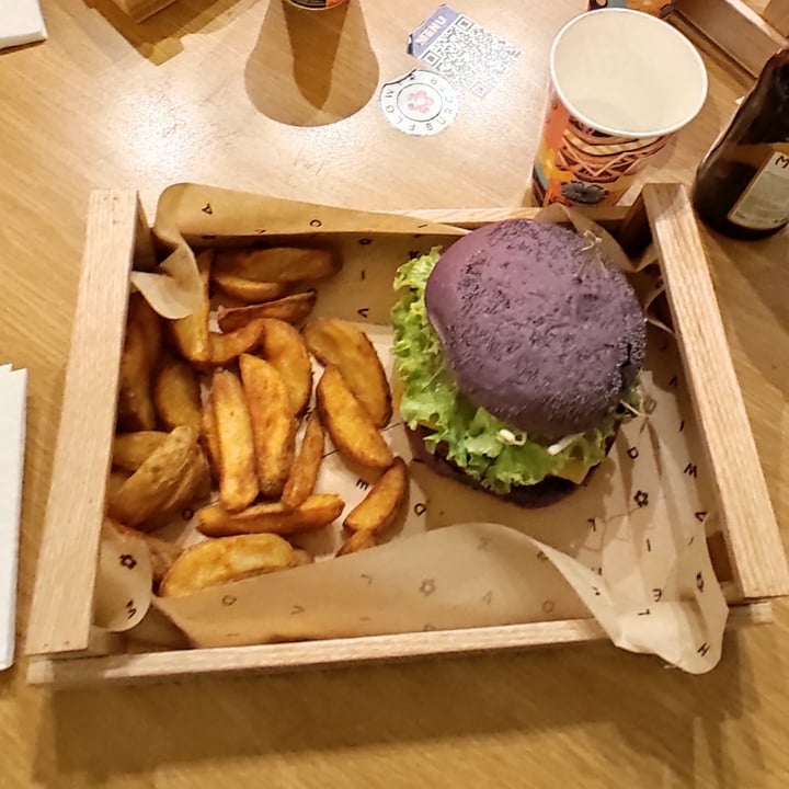 photo of Flower Burger Flower Burger shared by @olgalo on  04 May 2022 - review