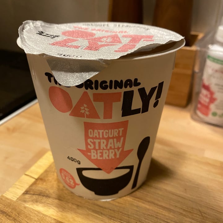 review photo of Oatly Oatgurt Strawberry (150g) shared by @hazelmairs on 10 Jan 2021 - review