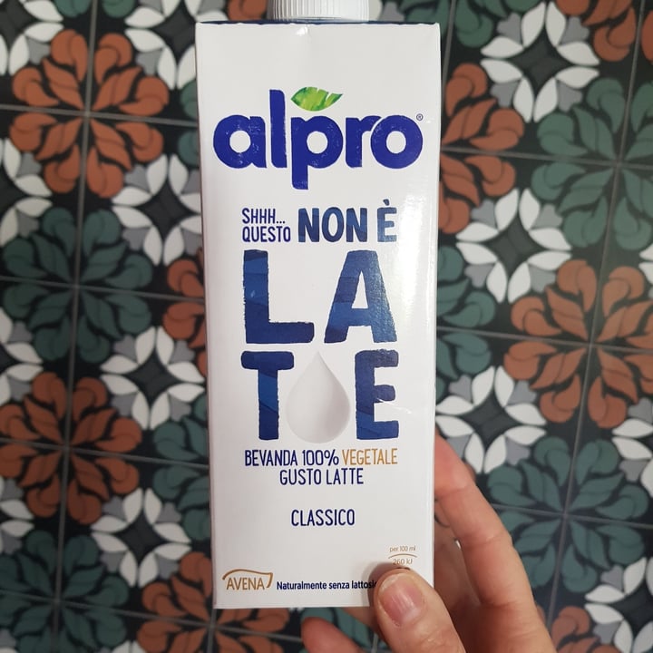 review photo of Alpro This is Not Milk Classic Questo Non è Late Classico shared by @crimo on 18 Apr 2022 - review