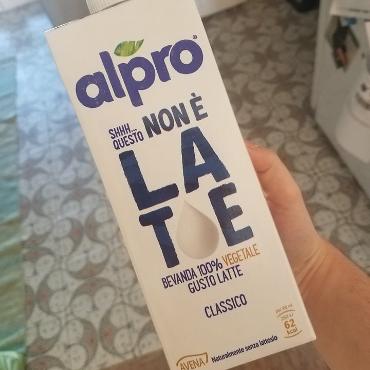 photo of Alpro This is Not Milk Classic Questo Non è Late Classico shared by @vicanarc on  29 Jun 2022 - review