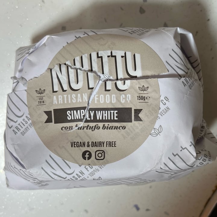 photo of Nutty Artisan Foods Simply White Con Tartufo Bianco shared by @irenevegan on  05 Apr 2022 - review