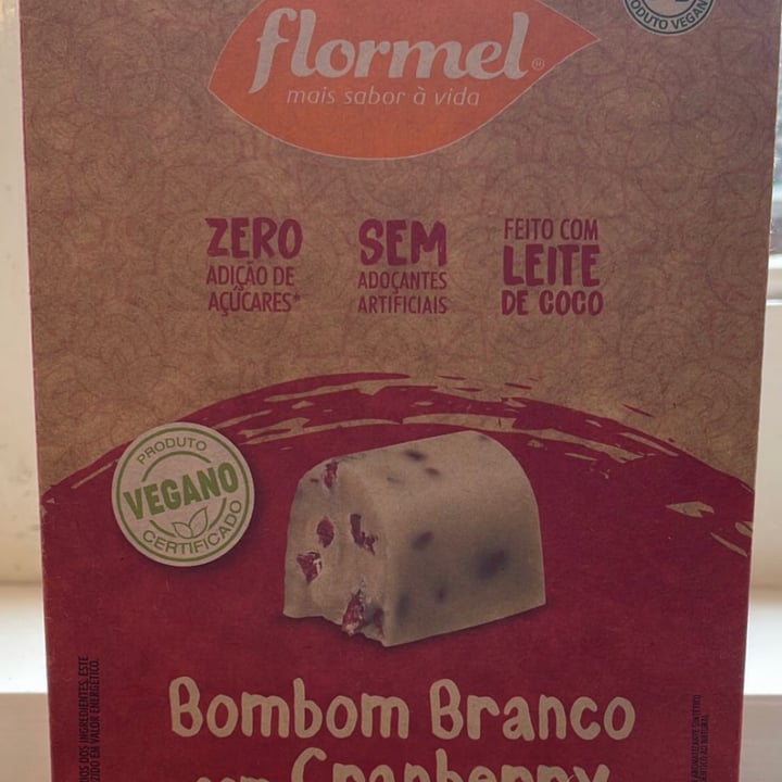 review photo of Flormel Bombom chocolate branco com cramberry shared by @beia on 18 May 2022 - review