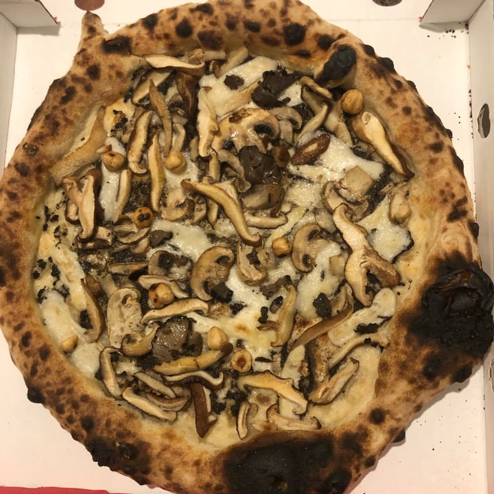 photo of Can Pizza Poblenou Pizza Vaya Vegan shared by @beardandjays on  15 Jan 2022 - review