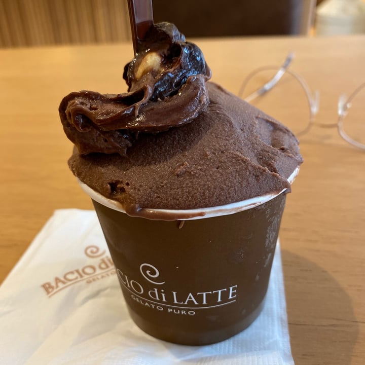 photo of Bacio di Latte Crema De Cioccolato E Avelã shared by @larissamaluf on  26 Jan 2022 - review
