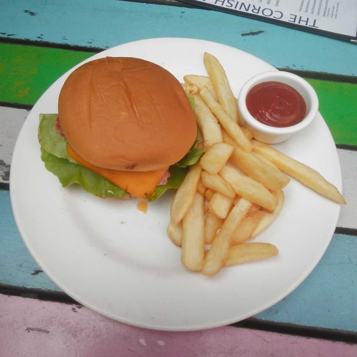 photo of The Cornish Arms Hotel Vegan Chicken Burger shared by @veganadam on  05 Sep 2019 - review