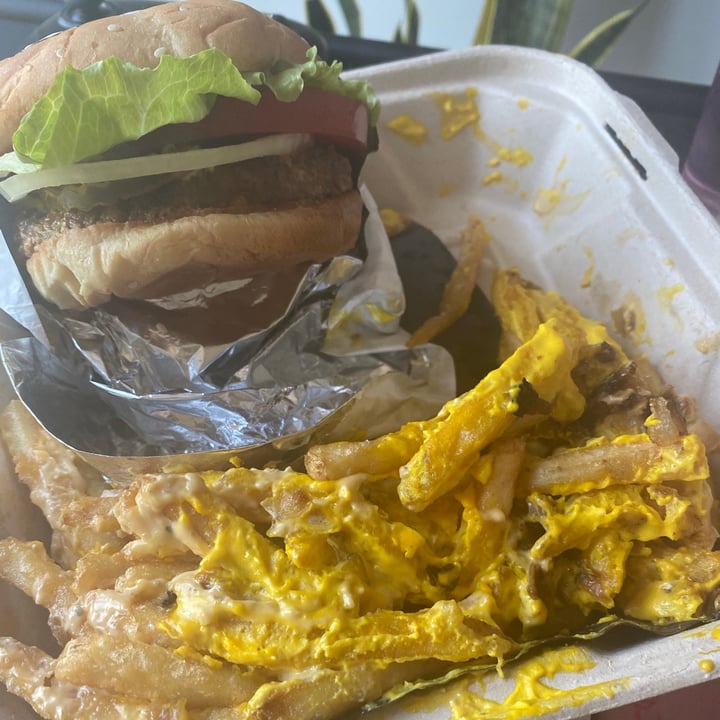 review photo of Bar Vegandale Animal style fun fries shared by @andreaciccone on 25 Aug 2021 - review