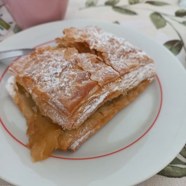 菜肴“factura con manzana”的照片